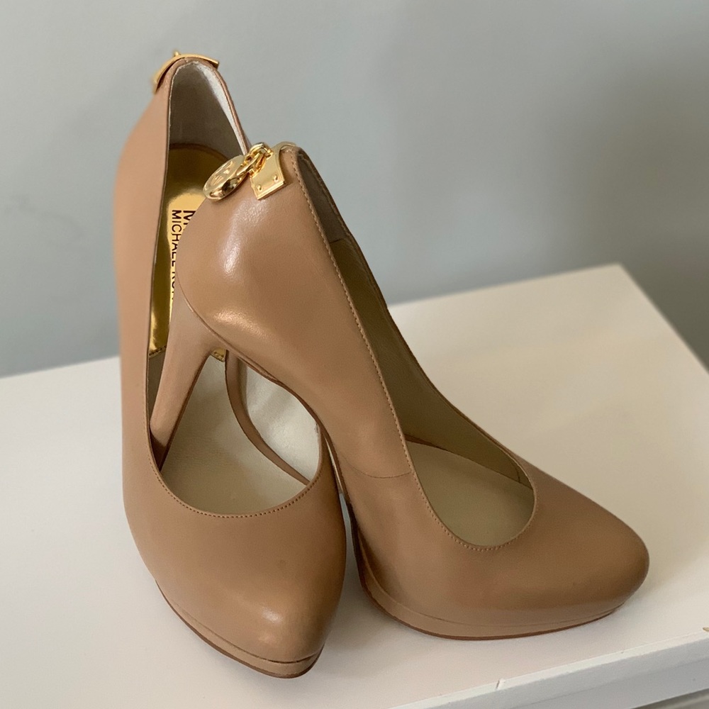 Michael Kors ANTOINETTE PUMP